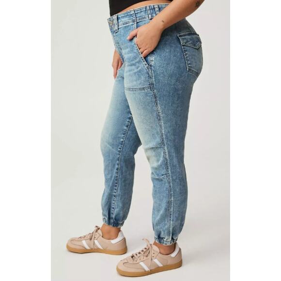 Torrid Mid Rise Jogger Jeans Womens 24R Blue Denim Stretch Casual Plus Size 2024 - Picture 2 of 13